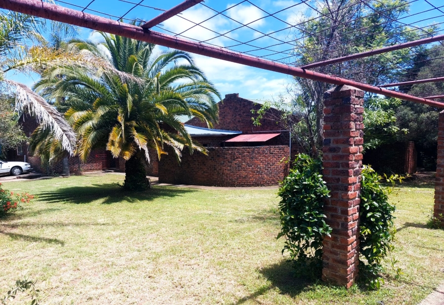 8 Bedroom Property for Sale in Swartruggens North West